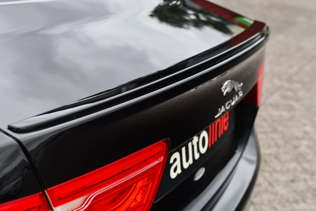 Jaguar XE – foto 11