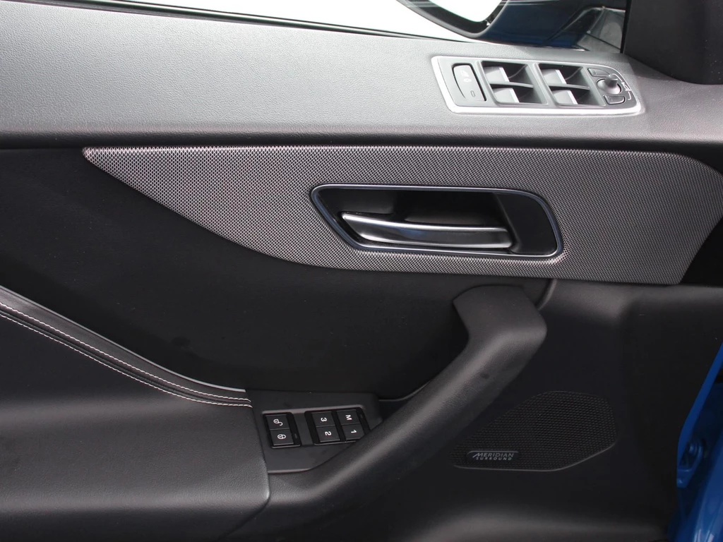 Jaguar F-PACE – foto 15