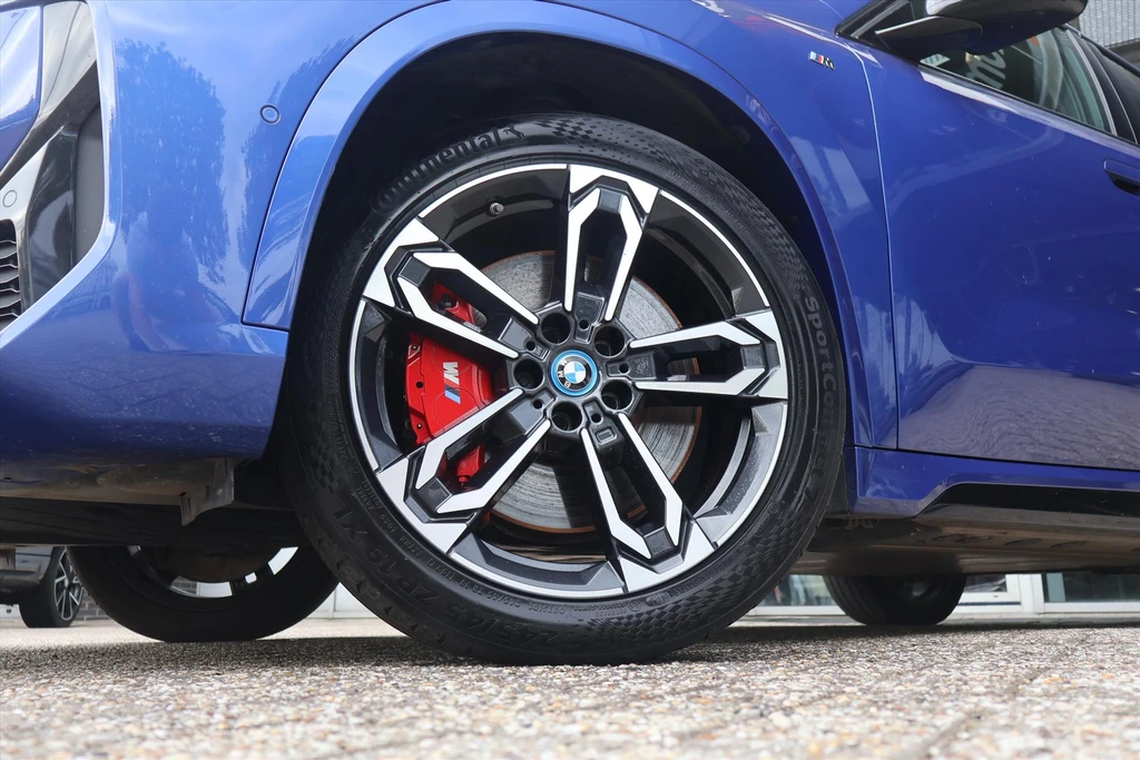 BMW iX1 – foto 11