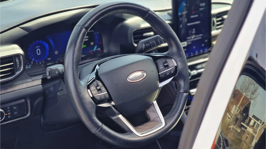 Ford Explorer – foto 21