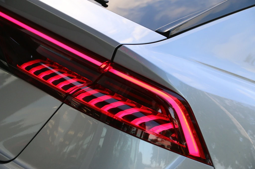 Audi Q8 – foto 7