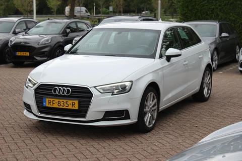 Audi A3 Sportback 1.0 TFSI Design Pro Line Plus / Trekhaak / Navigatie / Parkeerhulp V+A / 17'' / Half leder / Stoelverwarming / Cruise Control