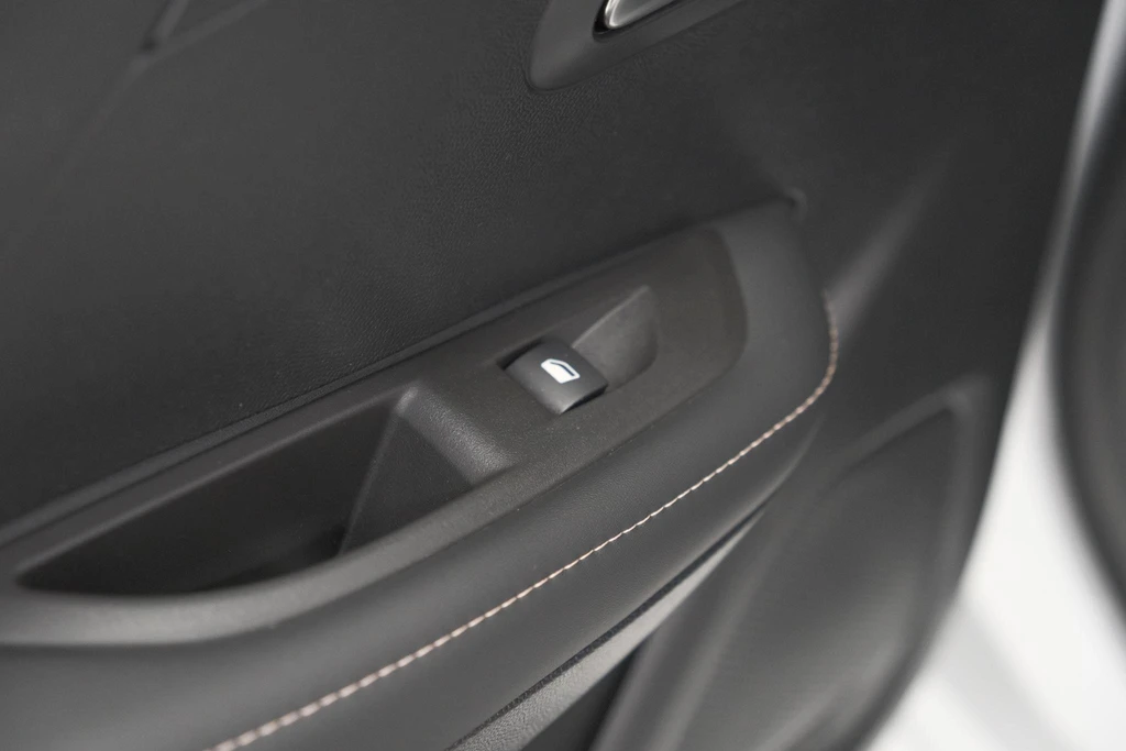 Peugeot e-208 – foto 35