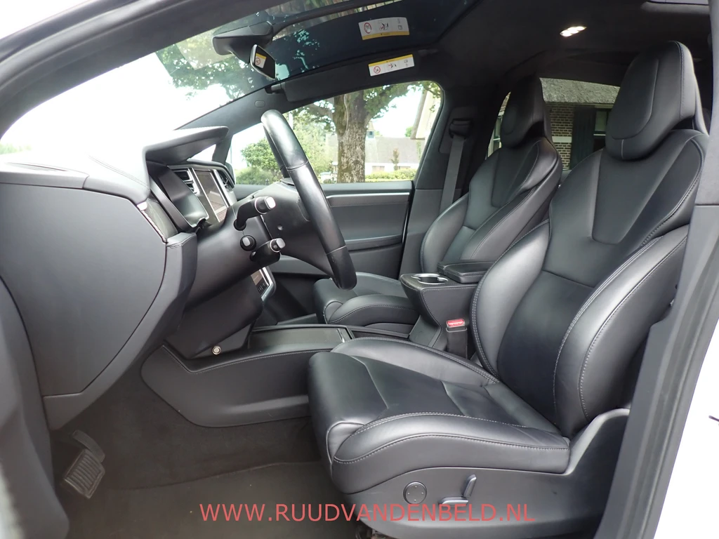 Tesla Model X – foto 12