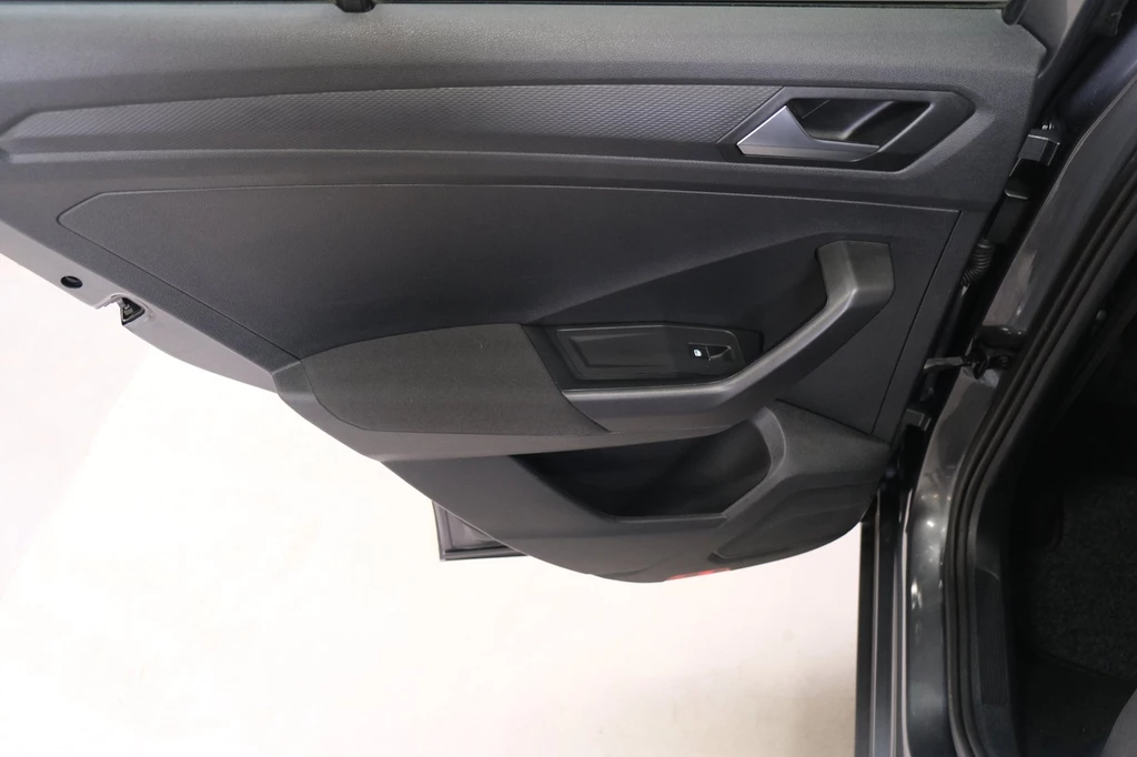 Volkswagen T-Roc – foto 8
