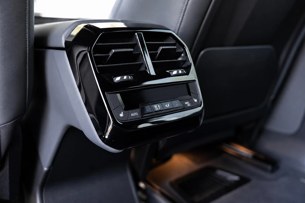 BMW iX – foto 12