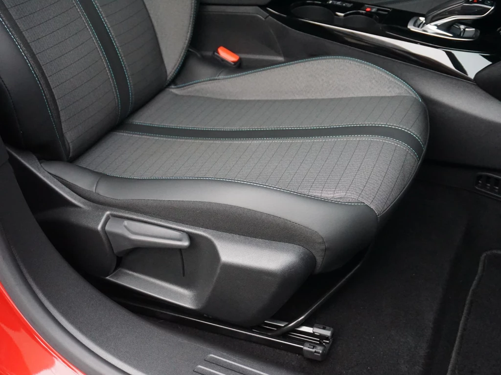 Peugeot e-2008 – foto 34