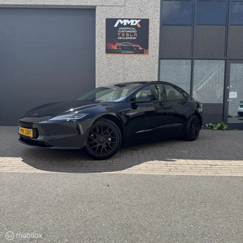Tesla Model 3 HIGHLAND PREMIUM LFP RWD + MMX PACK + IAP