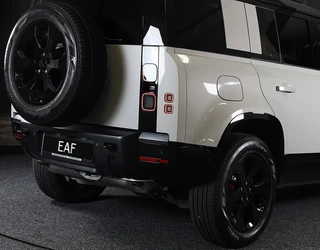 Land Rover Defender – thumbnail 2