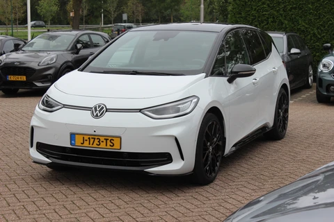 Volkswagen ID.3 First Max 58 kWh / SoH 92,3% / Full option! / Panoramadak / Camera / Head-up / Keyless / 20'' / ACC / Dodehoek / Elektr. stoelen / Massage / Navigatie / Stuurverwarming
