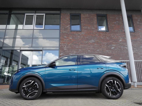 Peugeot e-3008 Allure Avantage 210 73 kWh | Demo | Lichtmetalen velgen 19 inch | Achteruitrijcamera | Climate control | Cruise control | Navigatie | Apple carplay/Android auto