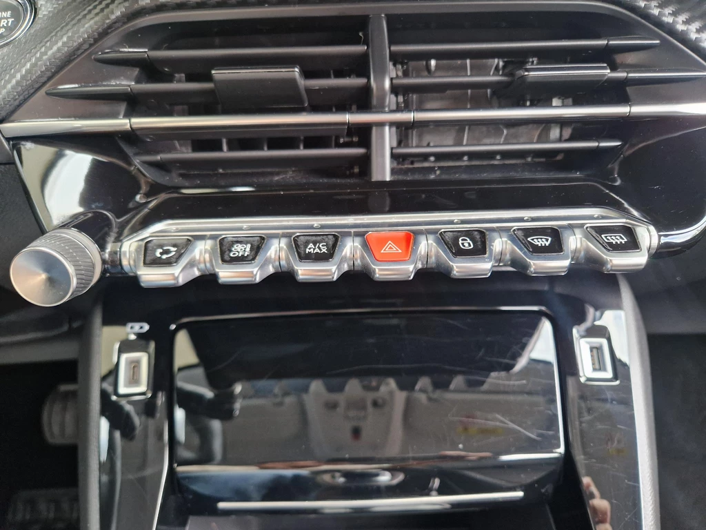 Peugeot 208 – foto 22
