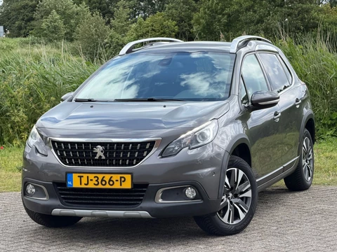 Peugeot 2008 1.2 PureTech Allure 110pk Automaat - Gris Platinium - Panorama/Cruise/Clima