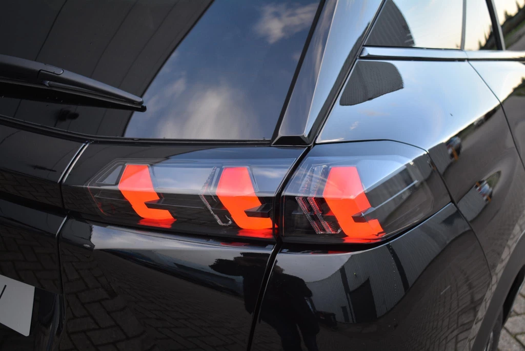 Peugeot e-2008 – foto 12