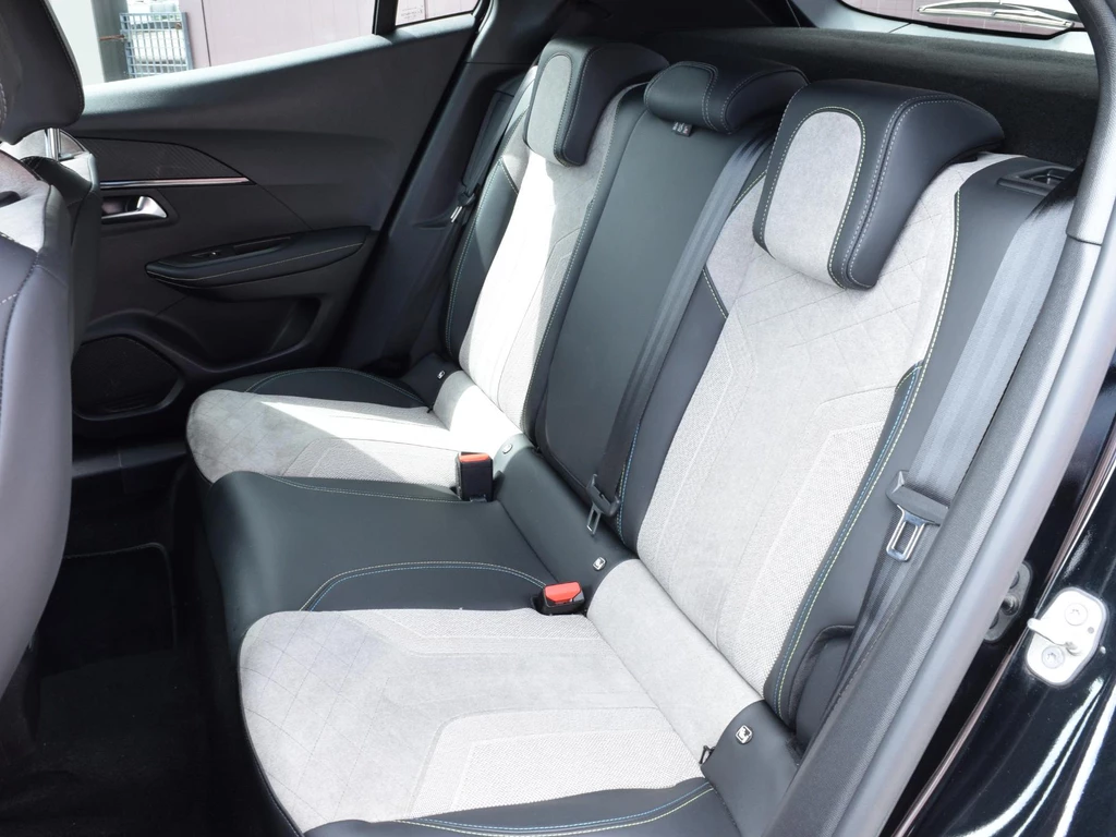 Peugeot e-2008 – foto 18