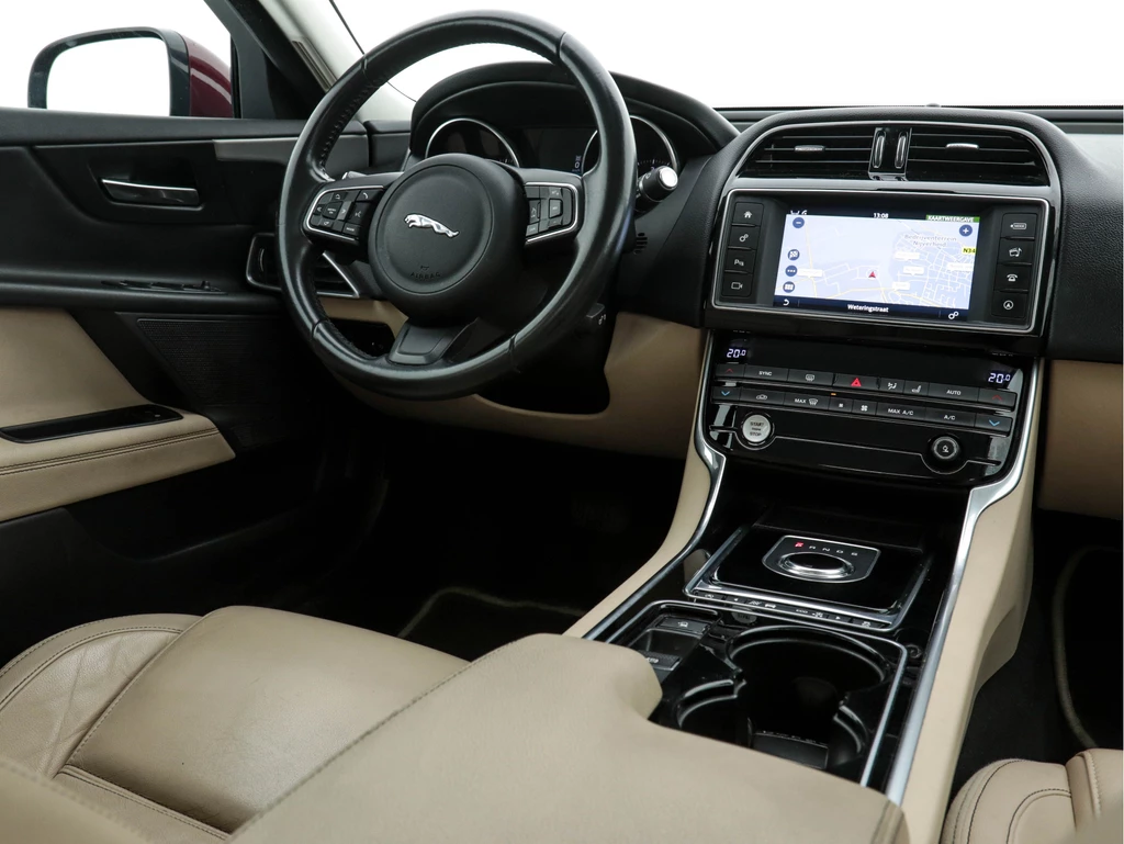 Jaguar XE – foto 7