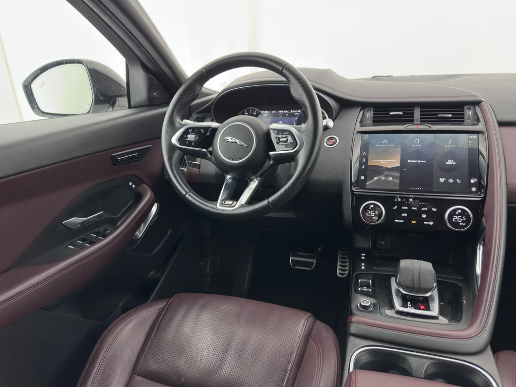 Jaguar E-PACE – foto 9