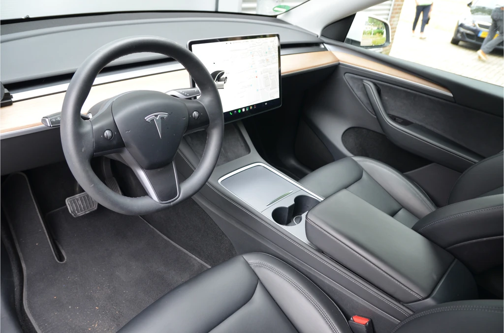 Tesla Model Y – foto 11
