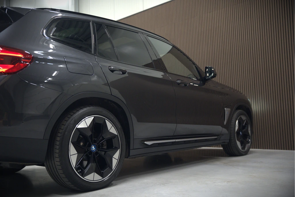 BMW iX3 – foto 11