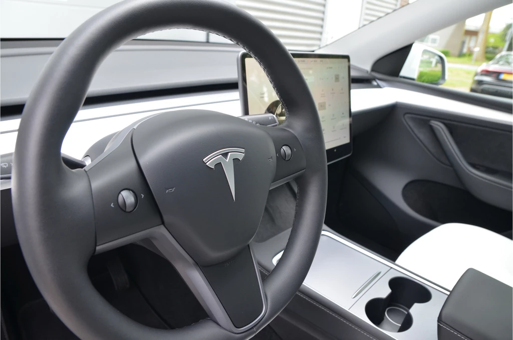 Tesla Model Y – foto 15