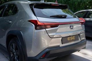 Lexus UX – thumbnail 3