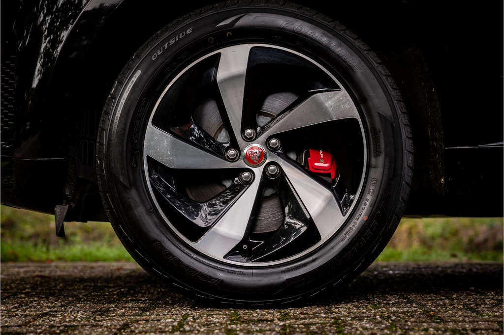 Jaguar F-PACE – foto 19