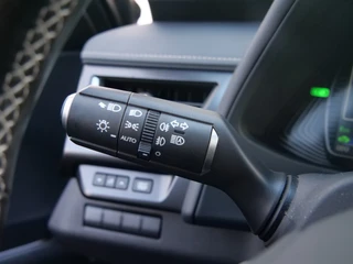 Lexus UX – thumbnail 18