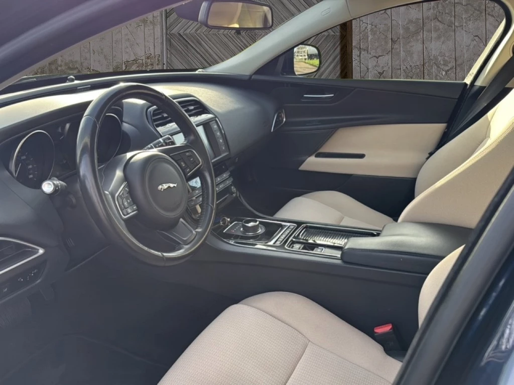 Jaguar XE – foto 9
