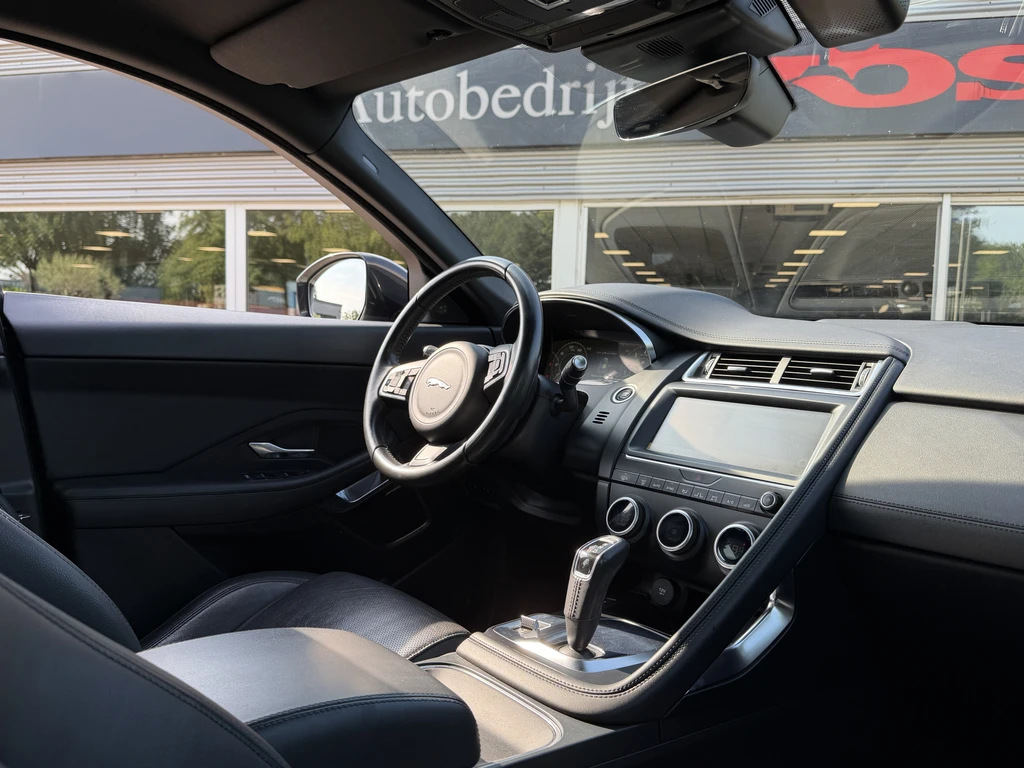 Jaguar E-PACE – foto 11