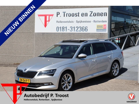 Škoda Superb Combi 1.5 TSI ACT FULL OPTIONS!! Automaat/Orig NL/Panoramadak/Apple carlay/Virtueel cockpit/Stoelverwarming voor en achter/Achteruitrijcamera/Trekhaak/Adaptive cruise control/Navigatie/Dodehoek assistent