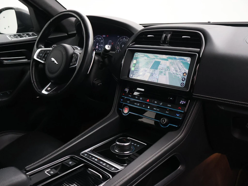 Jaguar F-PACE – foto 8