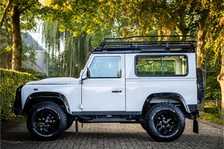 Land Rover Defender – thumbnail 4