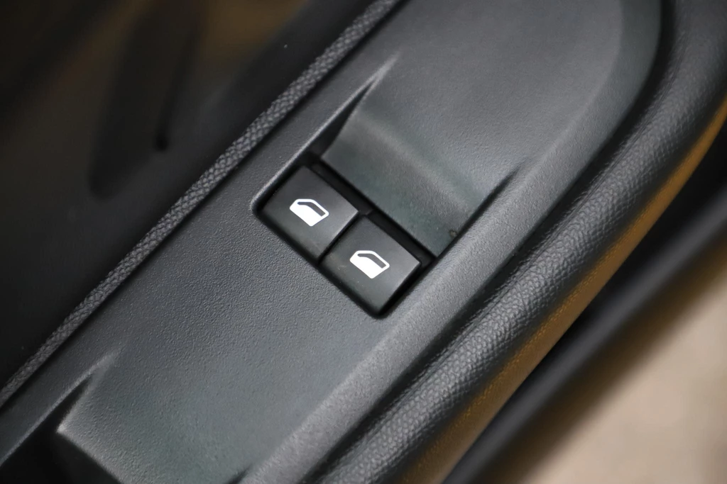 Peugeot 208 – foto 10