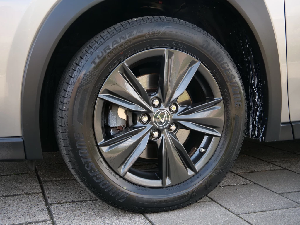 Lexus UX – foto 17