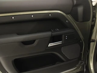 Land Rover Defender – thumbnail 12