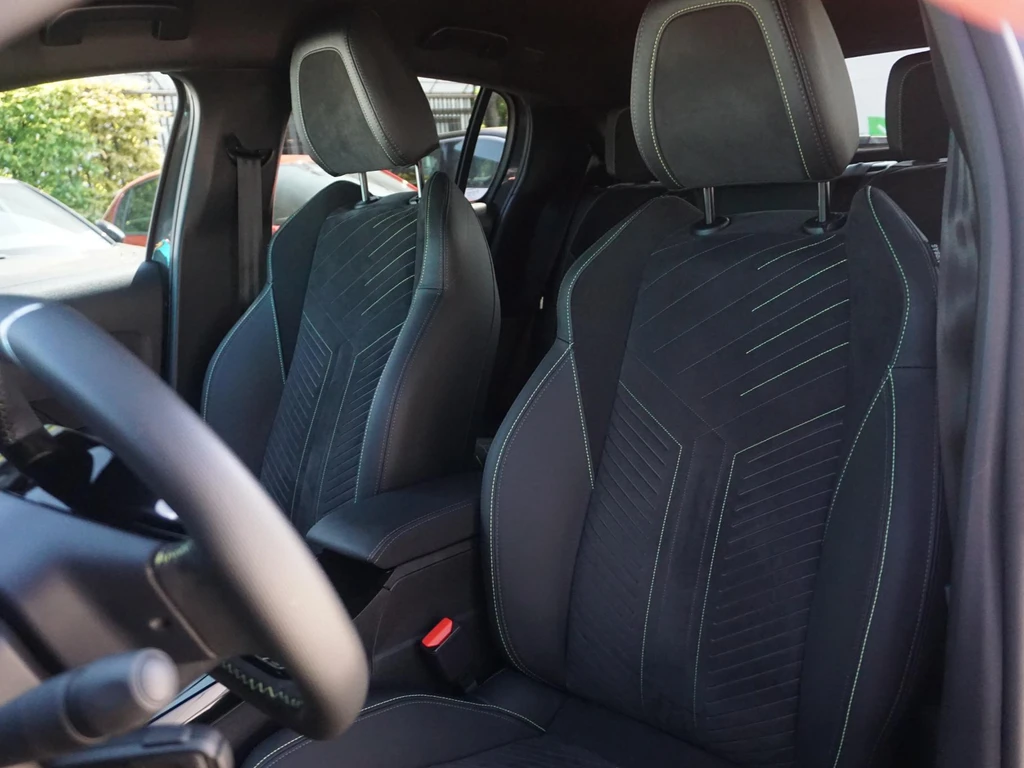 Peugeot 208 – foto 13