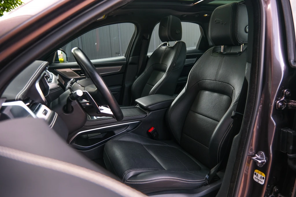 Jaguar F-PACE – foto 12