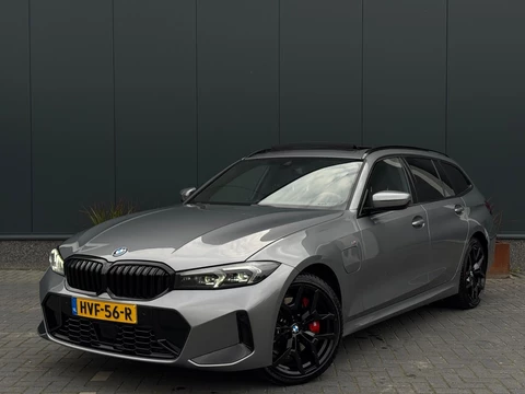 BMW 3-serie Touring 330e M Pakket | Pano | Widescreen | Trekhaak