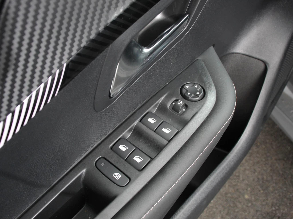 Peugeot e-208 – foto 16