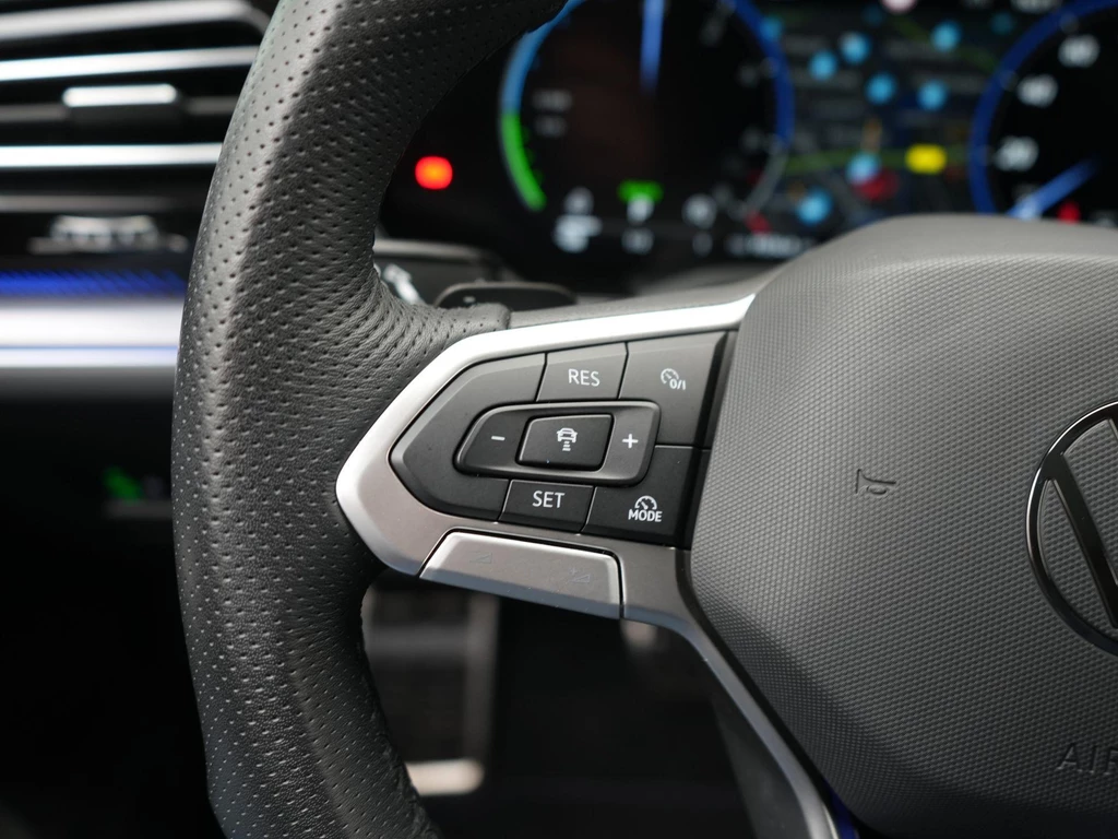Volkswagen Touareg – foto 17