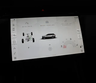 Land Rover Range Rover Velar – thumbnail 36