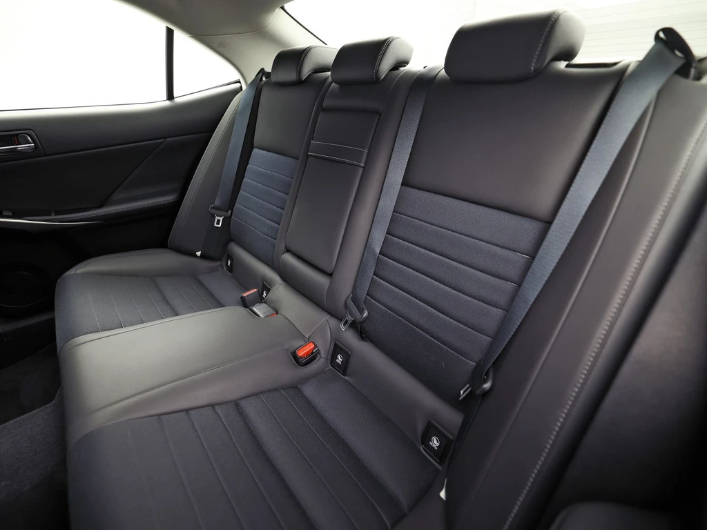 Lexus IS – foto 16