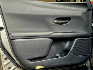 Lexus UX – thumbnail 41