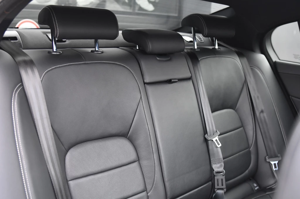 Jaguar XE – foto 35
