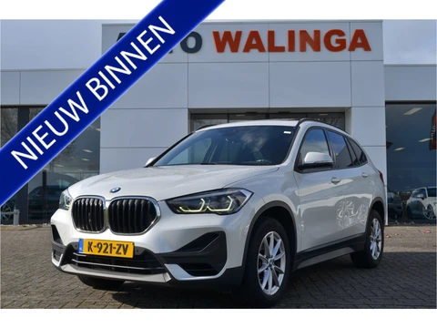 BMW X1 sDrive20i 180pk Automaat | Panoramdak | Carplay | Head Up | Achteruitrij camera |Stoelverwarming | Dealer Metallic Lak