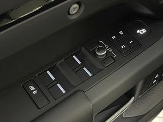 Land Rover Defender – thumbnail 32