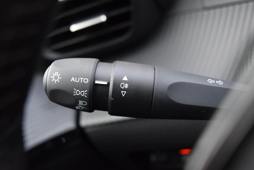 Peugeot e-208 – foto 15