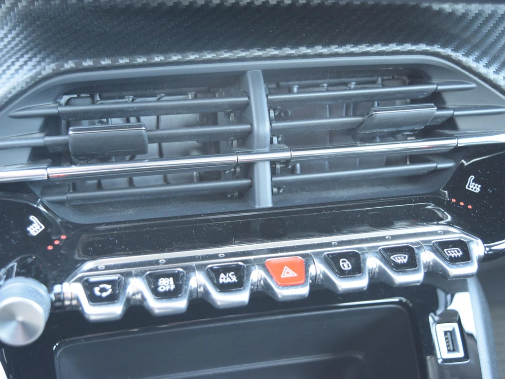 Peugeot 208 – foto 19