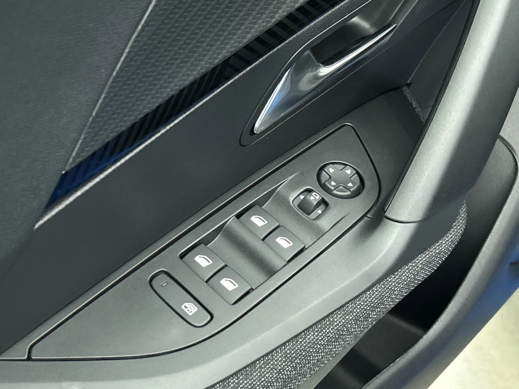 Peugeot e-2008 – foto 26