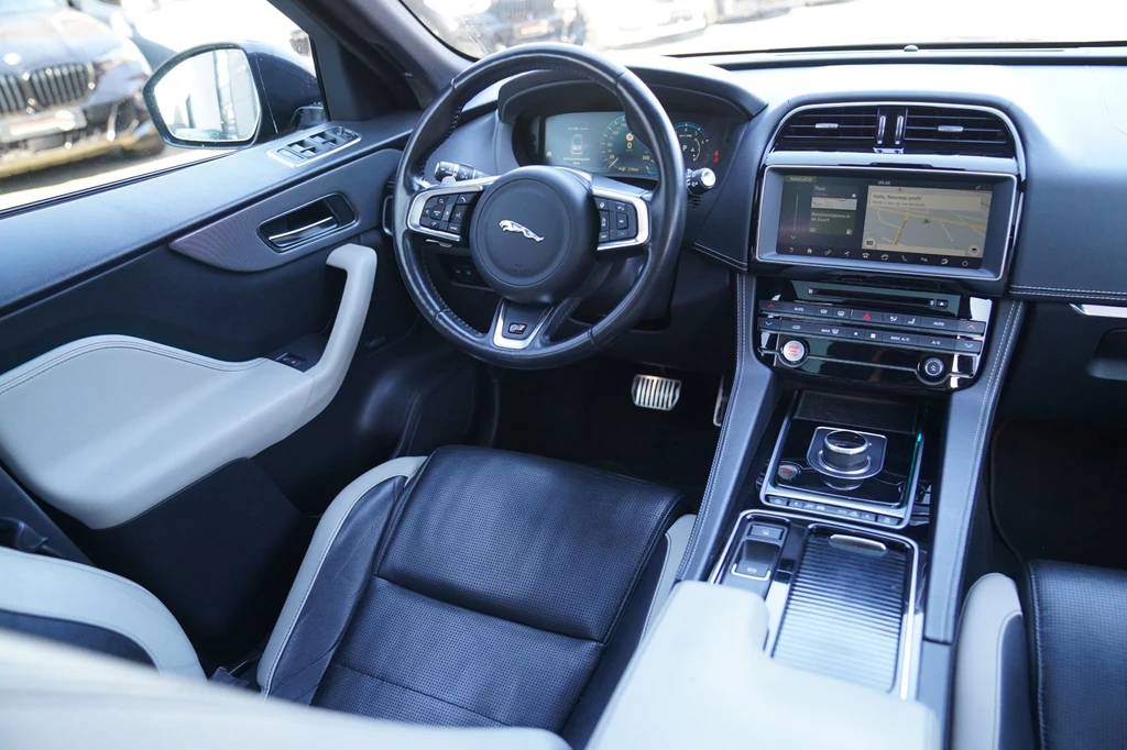 Jaguar F-PACE – foto 16